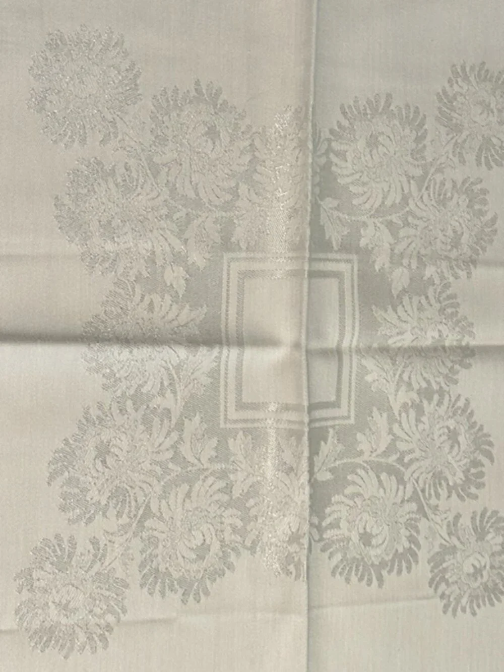 6- Vintage White  Damask Cloth Napkins Floral  chrysanthemum Mums Dinner Party